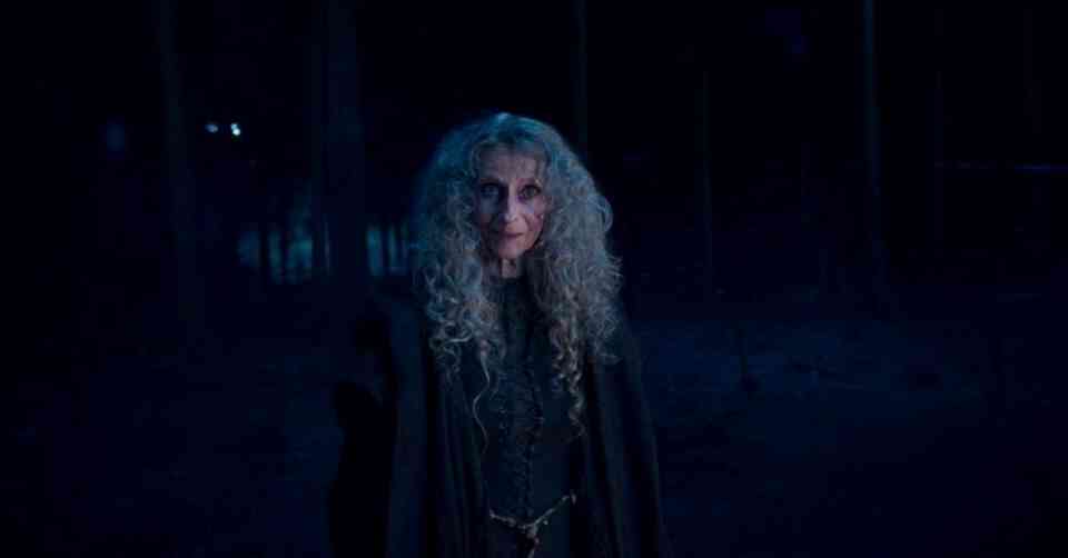 在《獵魔士》第二季中，葉妮芙如何恢復了魔法，關於不死之母的一切